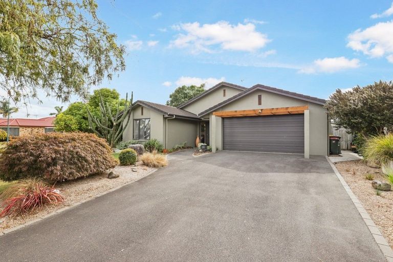 Photo of property in 1 Fencourt Place, Rototuna North, Hamilton, 3210