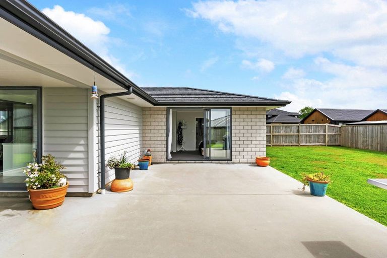 Photo of property in 28 Kerr Crescent, Patumahoe, 2679