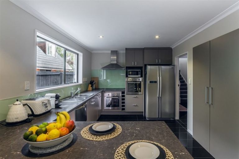 Photo of property in 10 Harkness Place, Avonhead, Christchurch, 8042