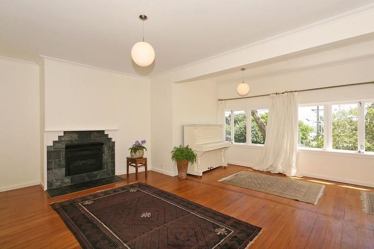 Photo of property in 12 Mahoe Street, Eastbourne, Lower Hutt, 5013