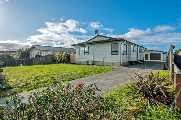 Photo of property in 9 Colonial Place, Kelvin Grove, Palmerston North, 4414