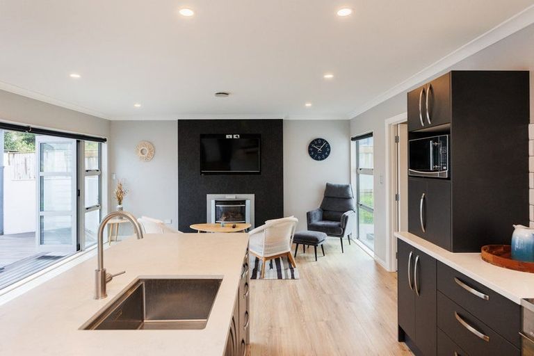 Photo of property in 7 Galea Grove, Kelvin Grove, Palmerston North, 4414