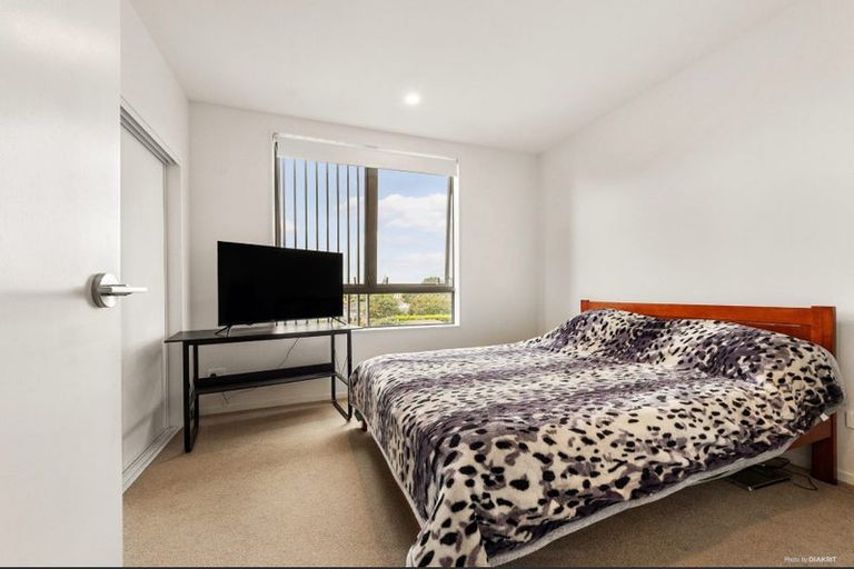 Photo of property in 5/2 Moor Avenue, Te Atatu Peninsula, Auckland, 0610