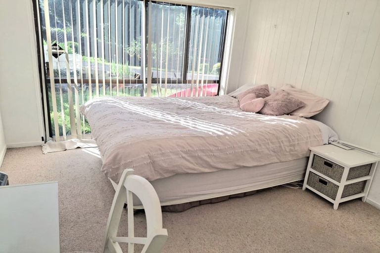 Photo of property in 10 Cyclarama Crescent, Massey, Auckland, 0614