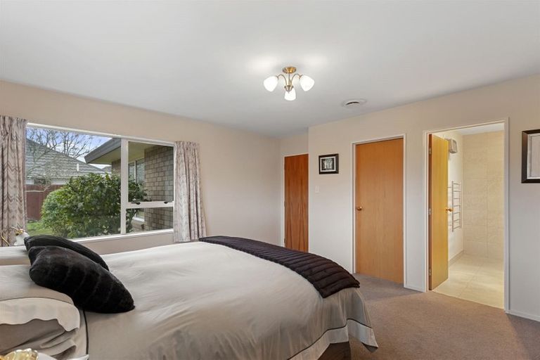 Photo of property in 33 Kedleston Drive, Avonhead, Christchurch, 8042