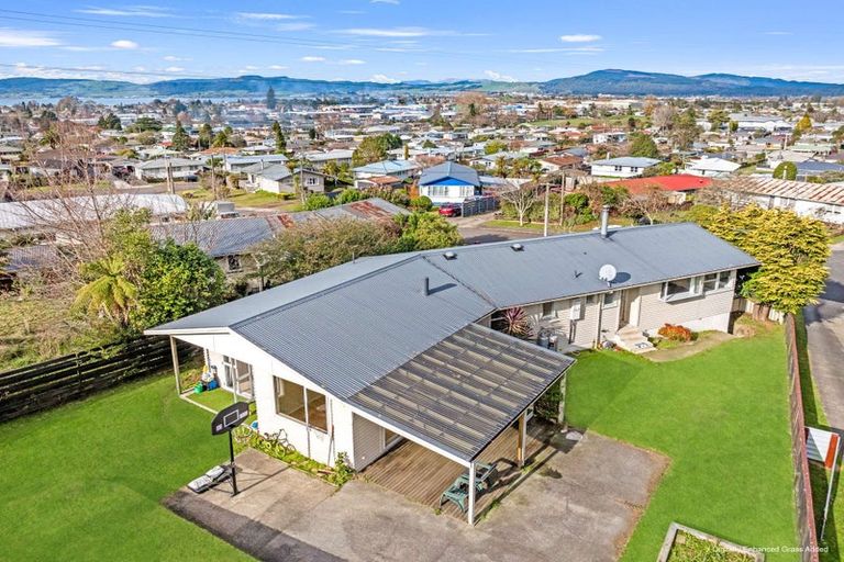 Photo of property in 9 Teal Place, Selwyn Heights, Rotorua, 3015