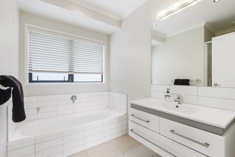 Photo of property in 63 Mack Place, Red Hill, Papakura, 2110