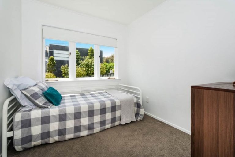 Photo of property in 1/51 Browns Bay Road, Browns Bay, Auckland, 0630
