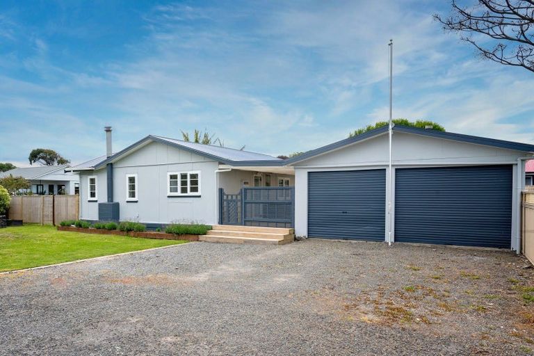 Photo of property in 2 Leyland Road, Te Awanga, 4102