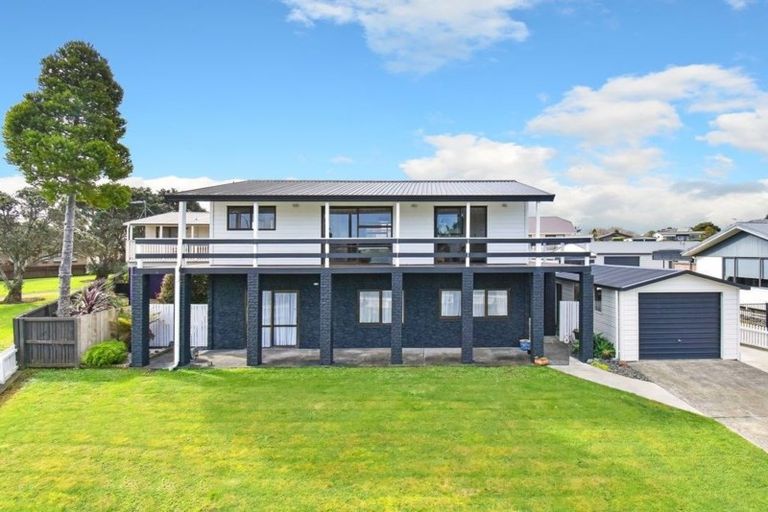 Photo of property in 19 Stella Drive, Clarks Beach, 2122