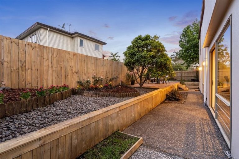 Photo of property in 5 Noel Williams Place, Windsor Park, Auckland, 0630