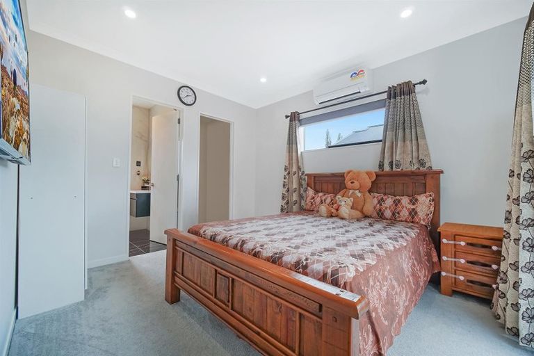 Photo of property in 1 Tuwhare Street, Papakura, 2110