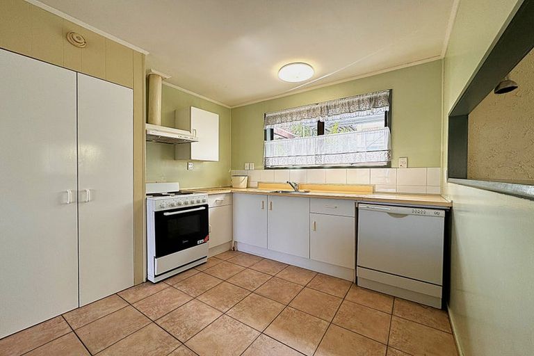 Photo of property in 3 Benita Place, Sunnyvale, Auckland, 0612