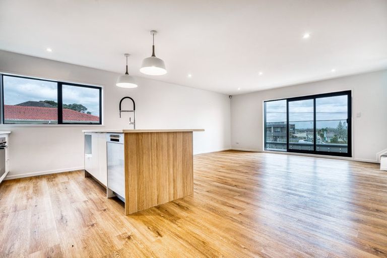 Photo of property in 4/5 Marsh Avenue, Forrest Hill, Auckland, 0620