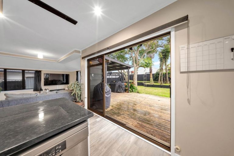 Photo of property in 5 Leven Lane, Totara Heights, Auckland, 2105