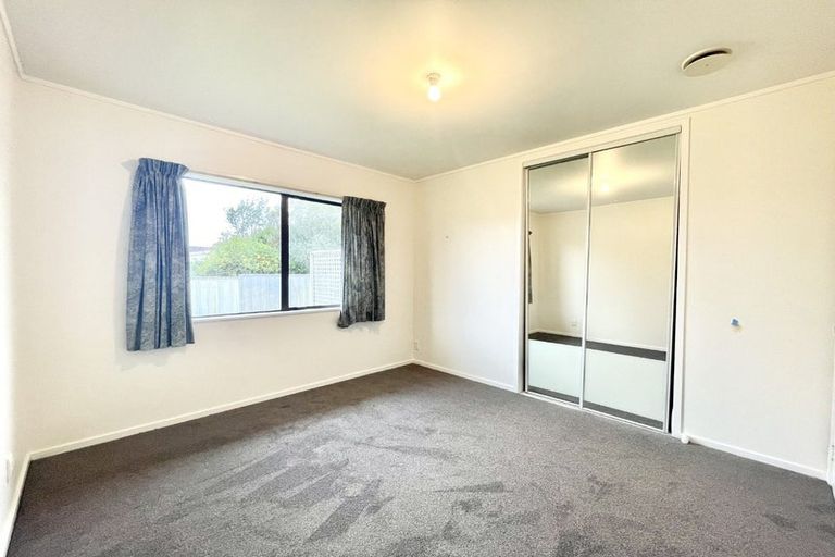 Photo of property in 1/17 Orchid Place, Te Atatu South, Auckland, 0610