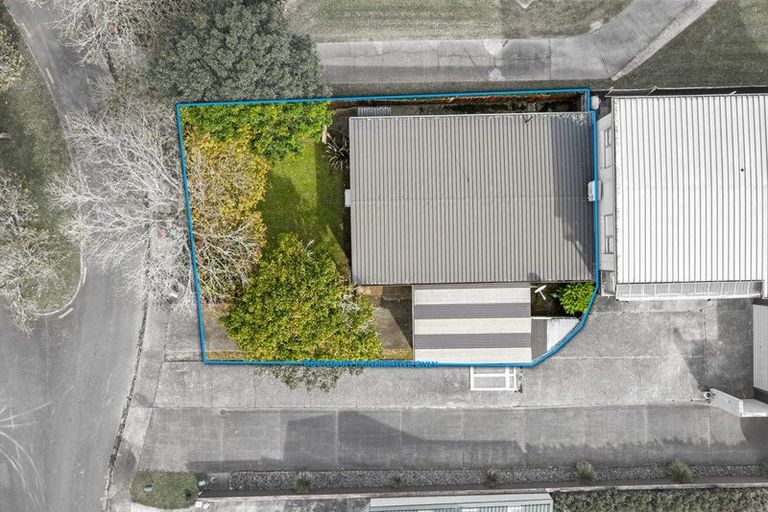 Photo of property in 6 Quo Vadis Place, Red Beach, 0932