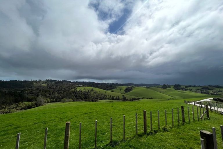 Photo of property in 24b Bethells Road, Waitakere, Auckland, 0816