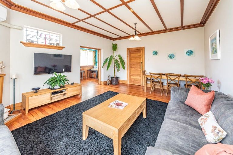 Photo of property in 1 Chester Street, Waverley, 4510