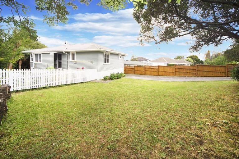 Photo of property in 270 Rangatira Road, Beach Haven, Auckland, 0626