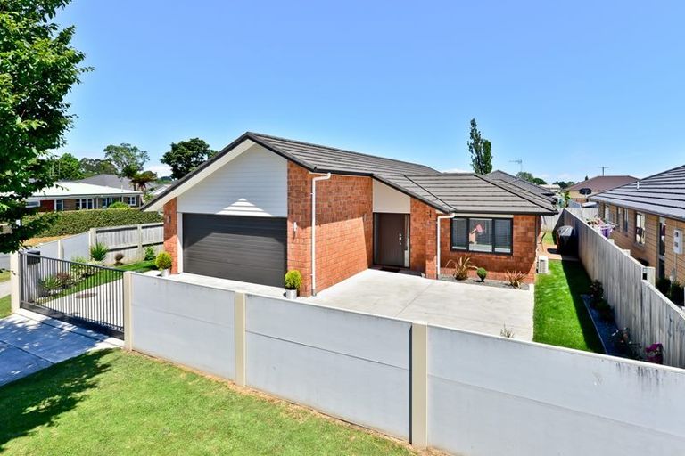 Photo of property in 2 Southbrook Close, Glenview, Hamilton, 3206