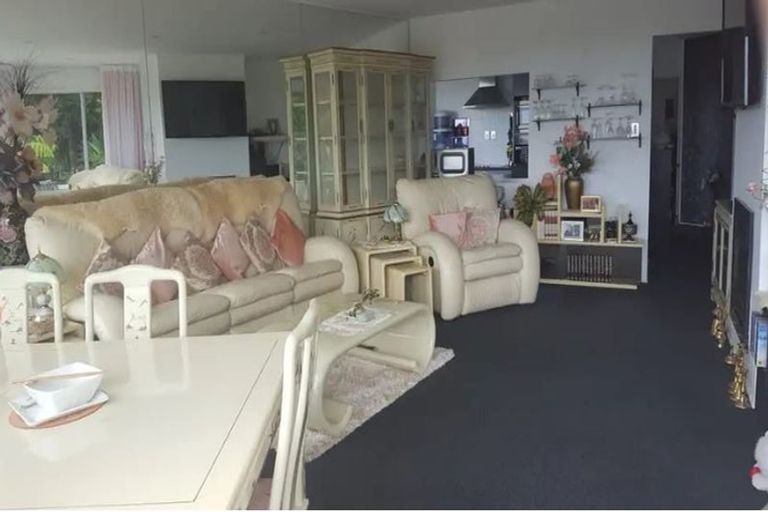 Photo of property in 28 Murano Place, Chatswood, Auckland, 0626