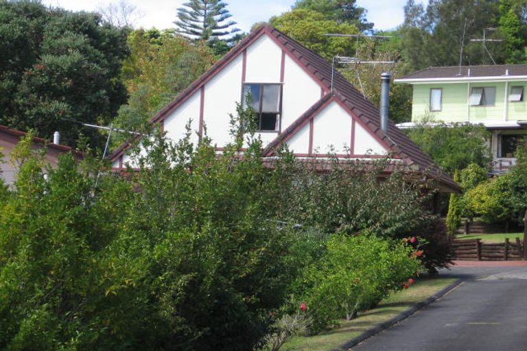 Photo of property in 2/17 Weetman Drive, Browns Bay, Auckland, 0630
