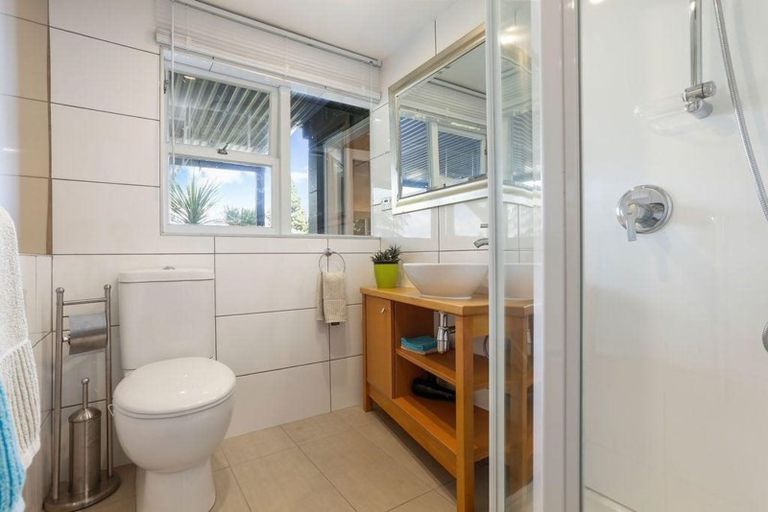 Photo of property in 27 Takahe Road, Titirangi, Auckland, 0604