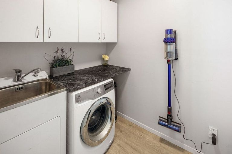 Photo of property in 40a Clare Street, Cambridge, 3434