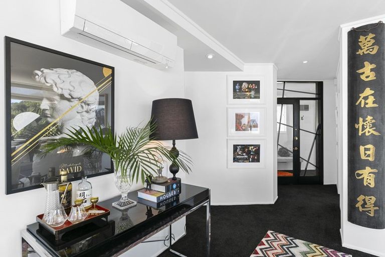 Photo of property in Clifton Towers, 202 Oriental Parade, Oriental Bay, Wellington, 6011