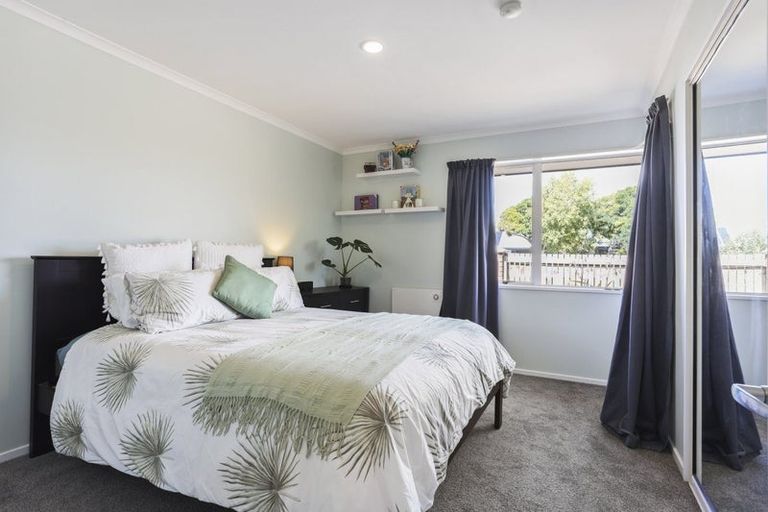 Photo of property in 1 Flaxgrove Place, Parklands, Christchurch, 8083