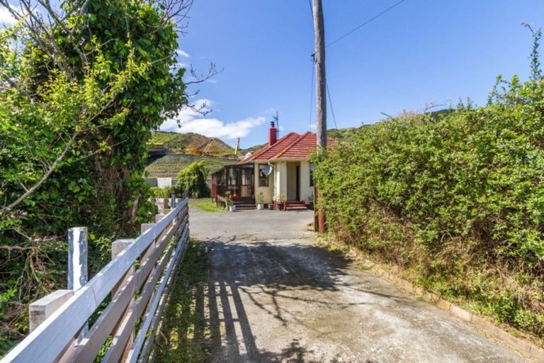 Photo of property in 92 Tremewan Street, Tawa, Wellington, 5028