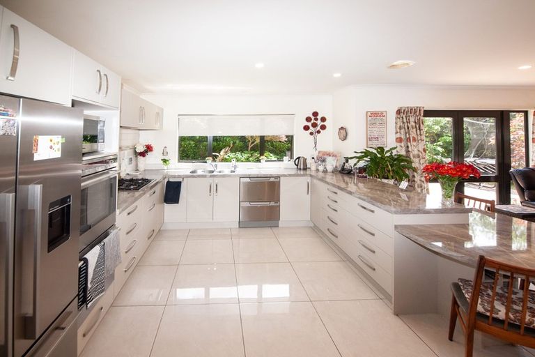 Photo of property in 6 Derry Hill, Churton Park, Wellington, 6037