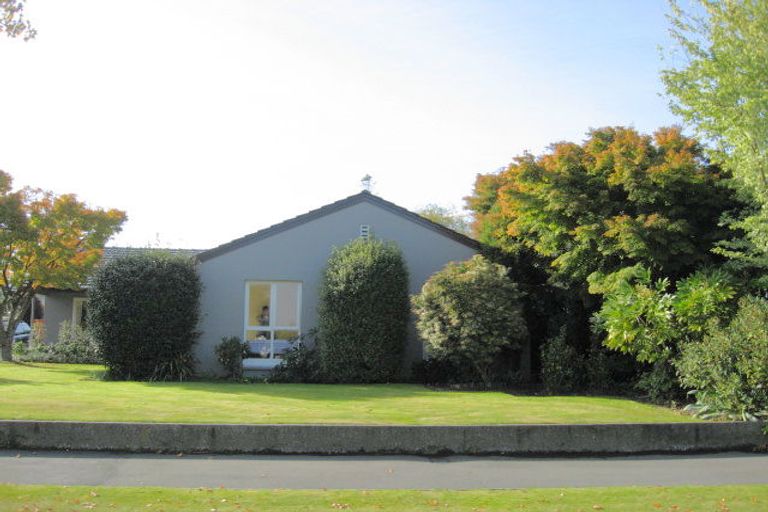 Photo of property in 10 Tuirau Place, Ilam, Christchurch, 8041