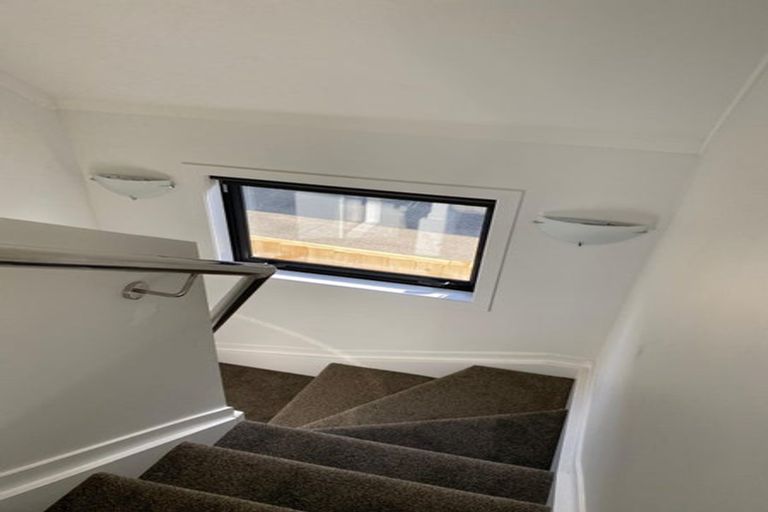 Photo of property in 15 Kiernan Place, Kelston, Auckland, 0602