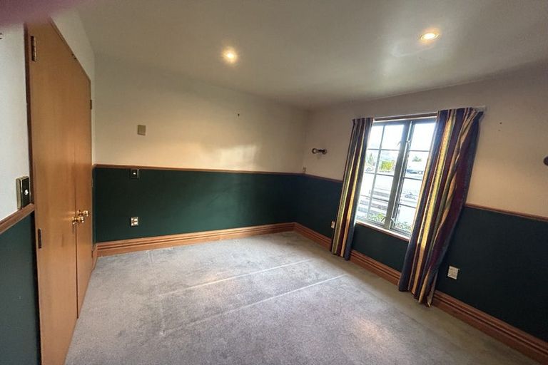 Photo of property in 49 Cedar Drive, Kelvin Heights, Queenstown, 9300