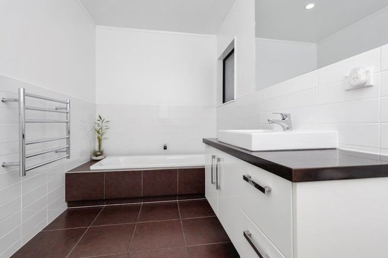 Photo of property in 33 D'oyly Drive, Stanmore Bay, Whangaparaoa, 0932