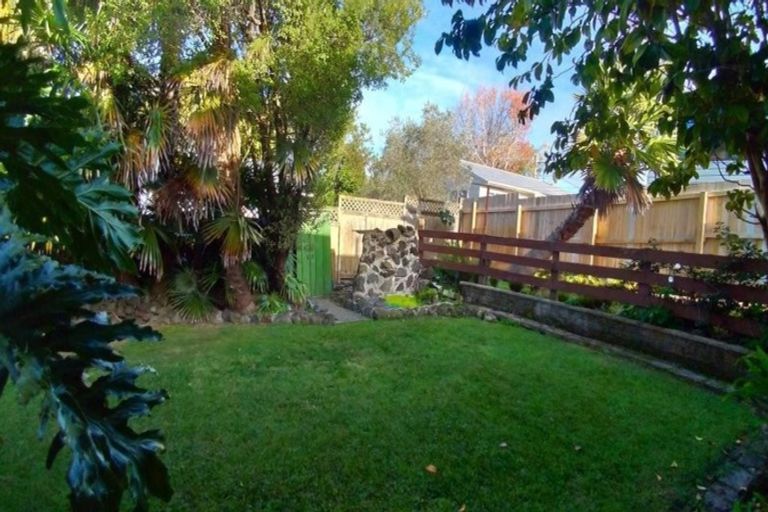 Photo of property in 2/5 Addison Drive, Glendene, Auckland, 0602