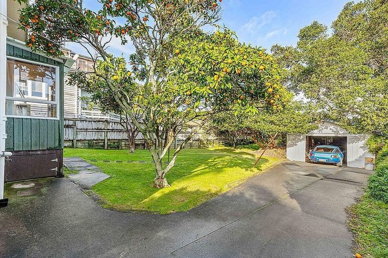 Photo of property in 6 Weona Place, Westmere, Auckland, 1022