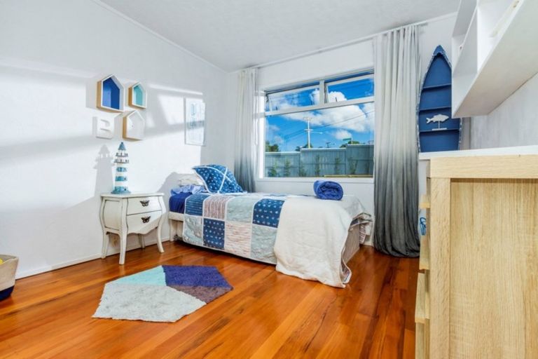 Photo of property in 1/2 Rock Isle Road, Torbay, Auckland, 0630