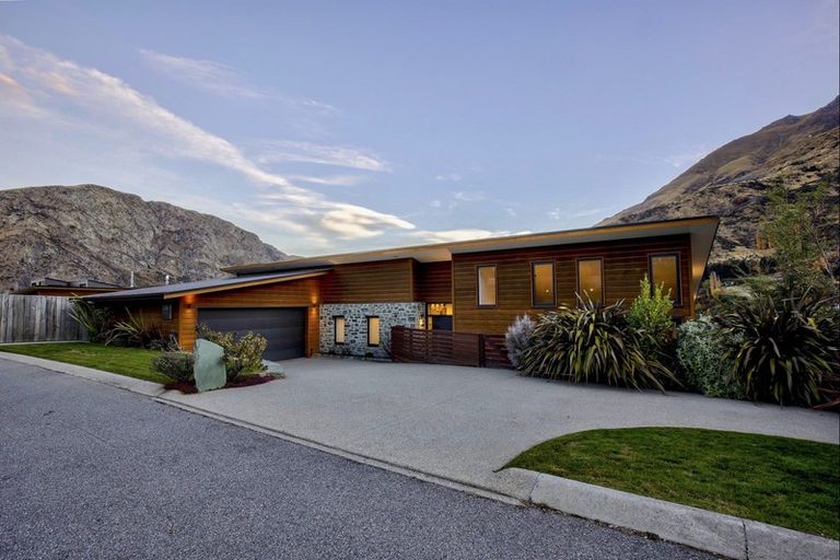 Photo of property in 3 Mcqueen Place, Arthurs Point, Queenstown, 9371