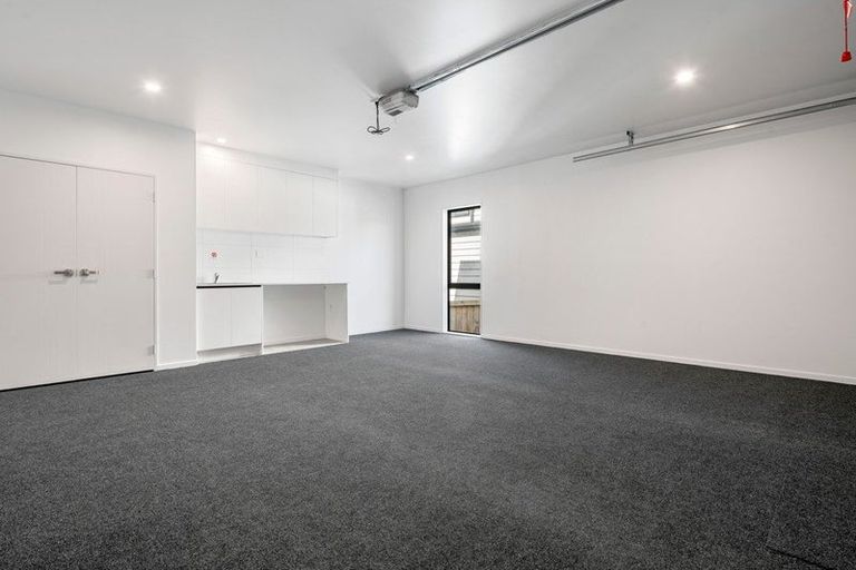 Photo of property in 25 Baumea Rise, Massey, Auckland, 0614