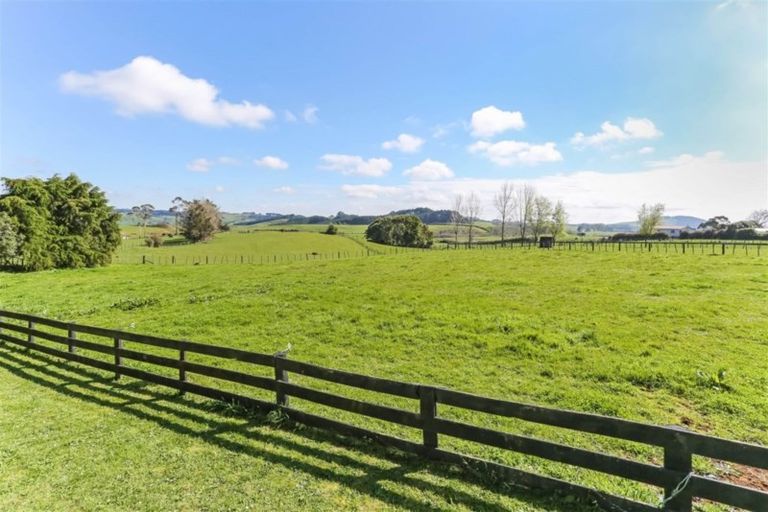 Photo of property in 14 Brewster Road, Pukekawa, Tuakau, 2696