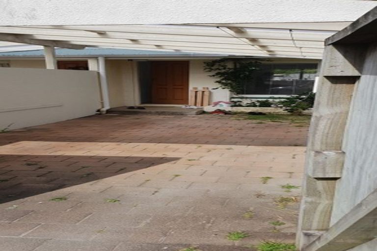 Photo of property in 3/2 Lansdowne Street, Bayswater, Auckland, 0622