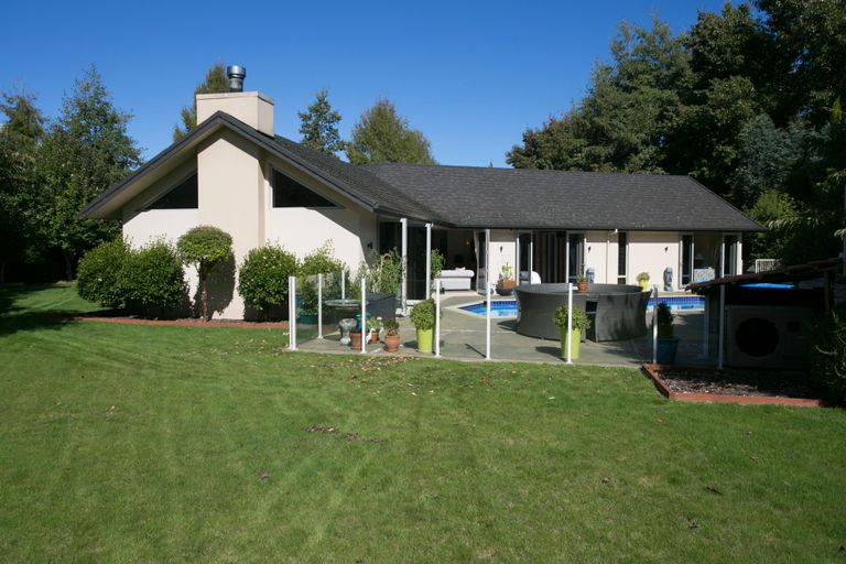 Photo of property in 5 Cameron Drive, Acacia Bay, Taupo, 3385