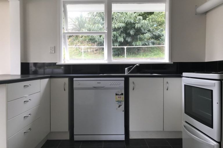 Photo of property in 6 Cherry Grove, Strathmore Park, Wellington, 6022