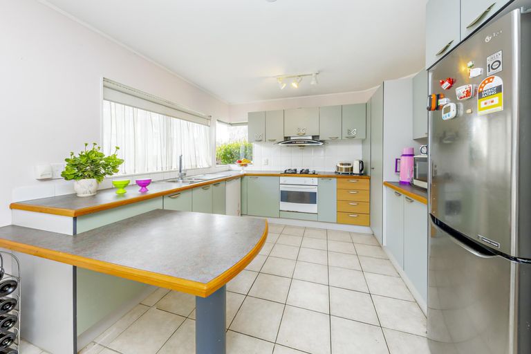 Photo of property in 2/183 Ti Rakau Drive, Pakuranga Heights, Auckland, 2010