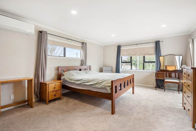 Photo of property in 2 Harding Avenue, Te Atatu South, Auckland, 0610
