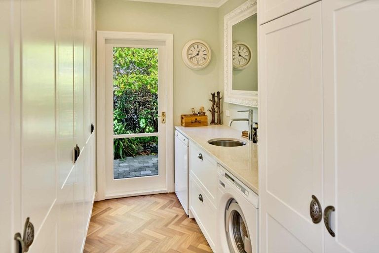 Photo of property in 68 Cheviot Road, Lowry Bay, Lower Hutt, 5013