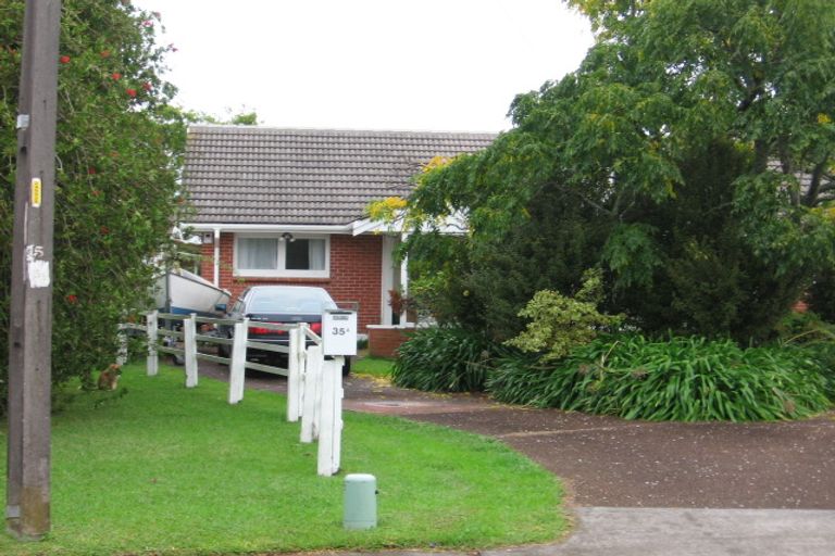 Photo of property in 35 Swan Crescent, Pakuranga, Auckland, 2010